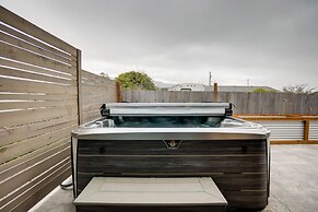 Coastal Haven Getaway ~ 1 Mi to Mill Beach!