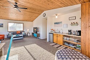 Coastal Haven Getaway ~ 1 Mi to Mill Beach!