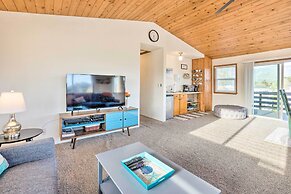 Coastal Haven Getaway ~ 1 Mi to Mill Beach!
