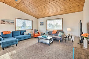 Coastal Haven Getaway ~ 1 Mi to Mill Beach!