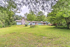 Furnished Deck + Home Gym: Bakersville Retreat!