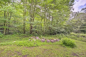 Furnished Deck + Home Gym: Bakersville Retreat!