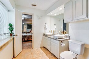 4 Mi to At&t Stadium: Townhome in Fort Worth