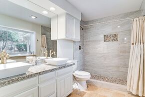 4 Mi to At&t Stadium: Townhome in Fort Worth