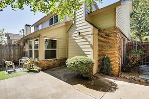 4 Mi to At&t Stadium: Townhome in Fort Worth