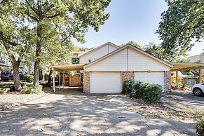 4 Mi to At&t Stadium: Townhome in Fort Worth