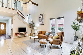4 Mi to At&t Stadium: Townhome in Fort Worth