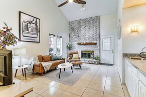 4 Mi to At&t Stadium: Townhome in Fort Worth