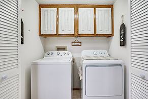 4 Mi to At&t Stadium: Townhome in Fort Worth