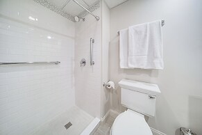 Ski + Shop: Newly Renovated Chautauqua Lake Studio