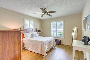 Home in The Villages w/ Lanai & Private Hot Tub!