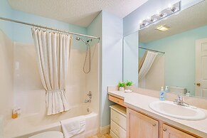 Home in The Villages w/ Lanai & Private Hot Tub!