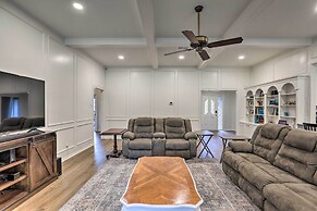 Spacious Waco Home ~ 9 Mi to Magnolia Market
