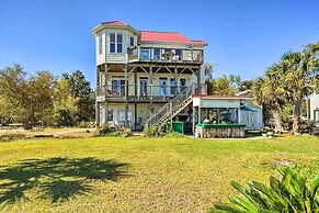 Charming Waterfront Home: Fish, Boat + More!