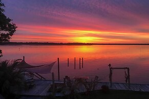 Charming Waterfront Home: Fish, Boat + More!