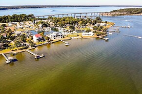 Charming Waterfront Home: Fish, Boat + More!