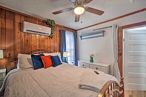 Cozy Knoxville Getaway ~ 8 Mi to Downtown!