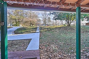 Cozy Knoxville Getaway ~ 8 Mi to Downtown!