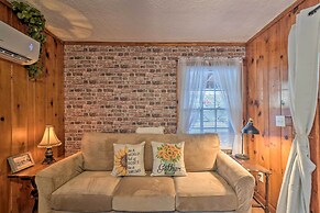 Cozy Knoxville Getaway ~ 8 Mi to Downtown!