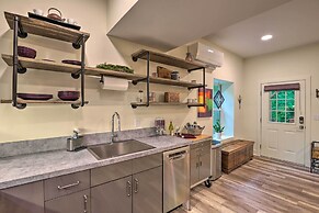 7 Mi to Dtwn Asheville: Apartment w/ Patio