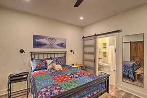 7 Mi to Dtwn Asheville: Apartment w/ Patio