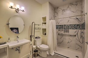 7 Mi to Dtwn Asheville: Apartment w/ Patio