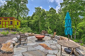 7 Mi to Dtwn Asheville: Apartment w/ Patio