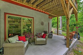 7 Mi to Dtwn Asheville: Apartment w/ Patio