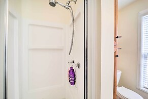 9 Mi to Sugar Mountain: Newland Cabin w/ Fire Pit!