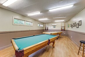 9 Mi to Sugar Mountain: Newland Cabin w/ Fire Pit!