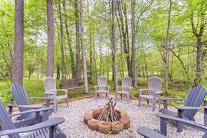 9 Mi to Sugar Mountain: Newland Cabin w/ Fire Pit!