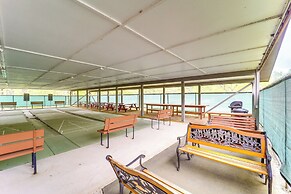 9 Mi to Sugar Mountain: Newland Cabin w/ Fire Pit!