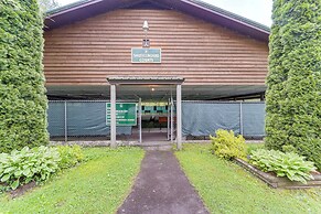 9 Mi to Sugar Mountain: Newland Cabin w/ Fire Pit!