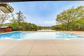 9 Mi to Sugar Mountain: Newland Cabin w/ Fire Pit!