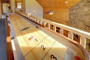 Maggie Valley Cabin w/ Private Hot Tub & Game Room