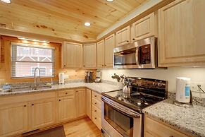 Maggie Valley Cabin w/ Private Hot Tub & Game Room