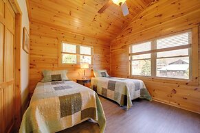 Maggie Valley Cabin w/ Private Hot Tub & Game Room