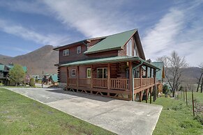 Maggie Valley Cabin w/ Private Hot Tub & Game Room
