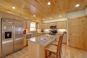 Maggie Valley Cabin w/ Private Hot Tub & Game Room