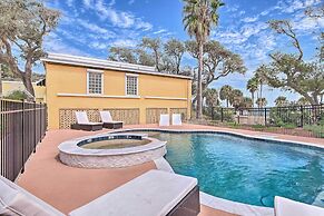 'coastal Cove' w/ Private Deck, 4 Mi to Beach