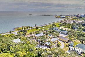 'coastal Cove' w/ Private Deck, 4 Mi to Beach