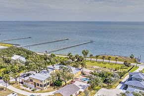'coastal Cove' w/ Private Deck, 4 Mi to Beach