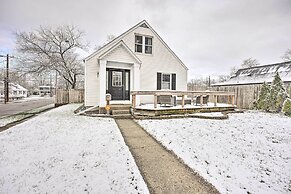 Modern South Bend Getaway ~ 3 Mi to Downtown