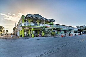 Bright Gulf Coast Escape - 8 Mi to Johns Pass!