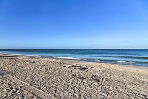 Bright Gulf Coast Escape - 8 Mi to Johns Pass!