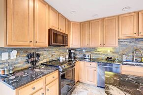 Louisville Area Home: Deck, Fire Pit, Creek!