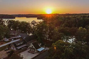 Lake Hartwell Vacation Rental w/ Boat Dock & Slip!