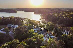 Lake Hartwell Vacation Rental w/ Boat Dock & Slip!