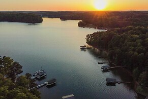 Lake Hartwell Vacation Rental w/ Boat Dock & Slip!