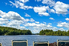 Walk to Beach: Beautiful Lake Naomi Retreat!